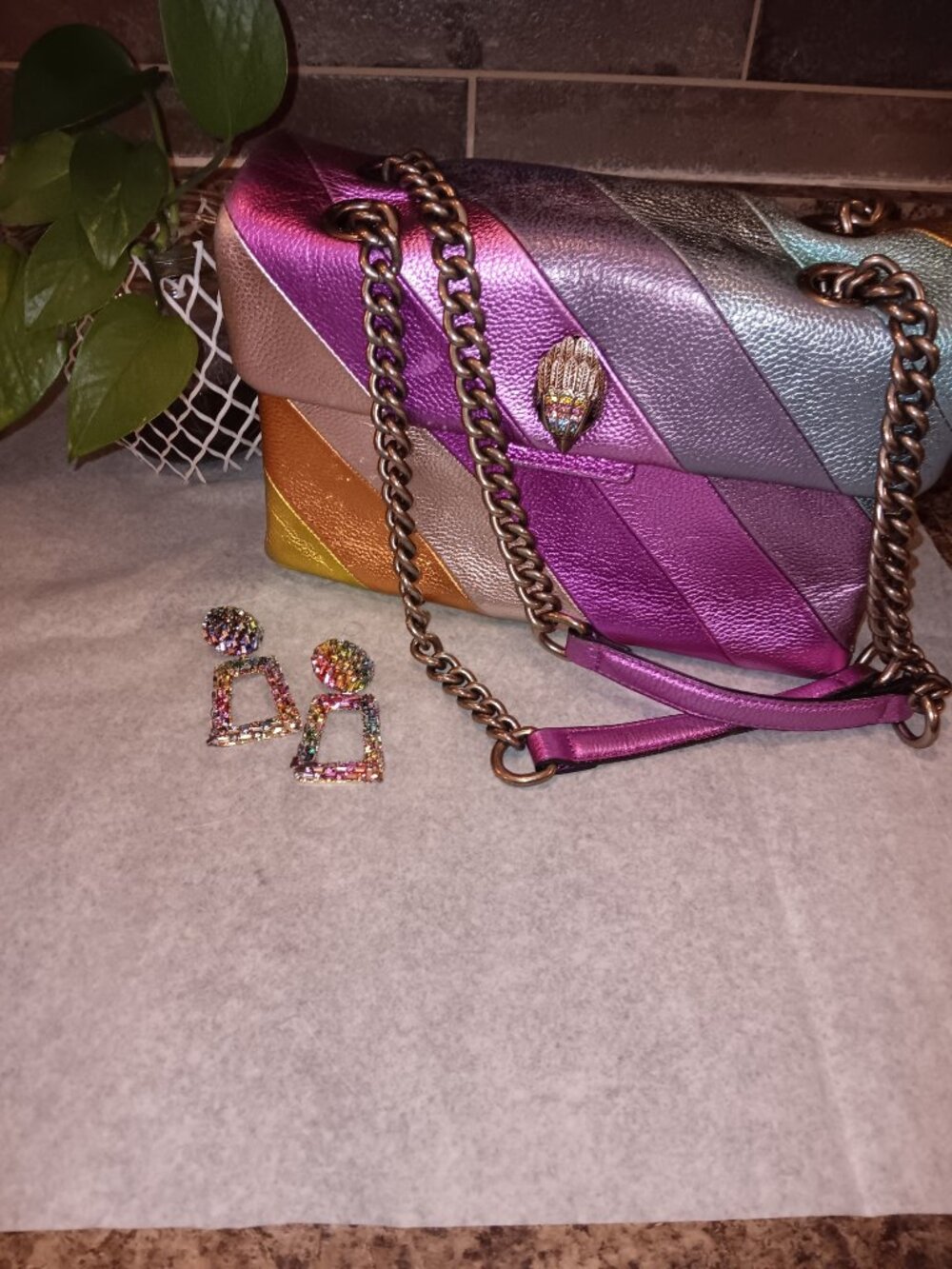 Kurt Geiger Metallic M bag w/ earrings - Picture 2 of 3